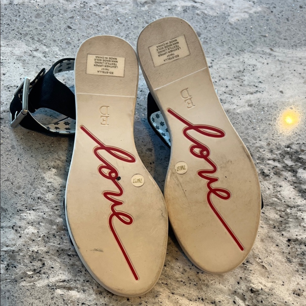 Ellen Degeneres Black Leather and White Wedge Sandals 7 - Picture 7 of 11